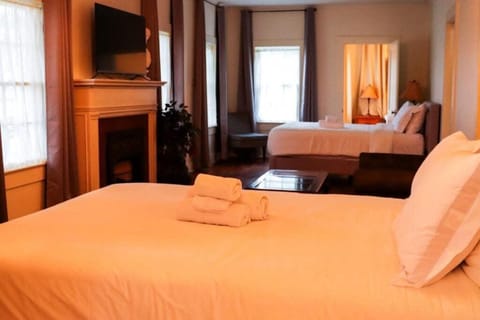 House | 10 bedrooms, high-speed internet