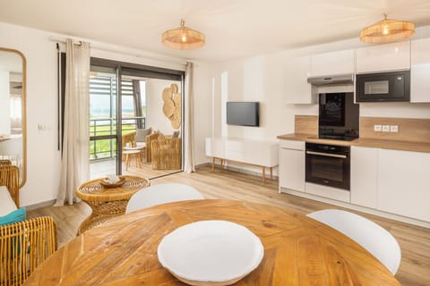 Deluxe Duplex, Sea View | Living area | 32-inch flat-screen TV with satellite channels