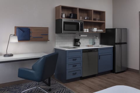 In-room safe, desk, iron/ironing board, free WiFi