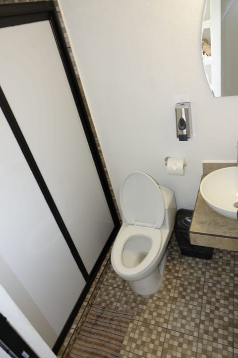 Standard Room, Garden View | Bathroom