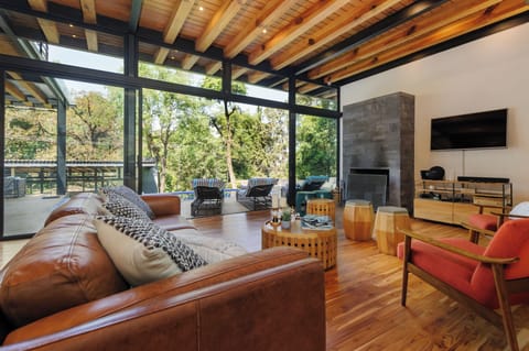 Deluxe House | Living room | 60-inch flat-screen TV with digital channels, fireplace