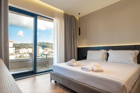 Deluxe Double Room, Balcony | Minibar, desk, soundproofing, free WiFi