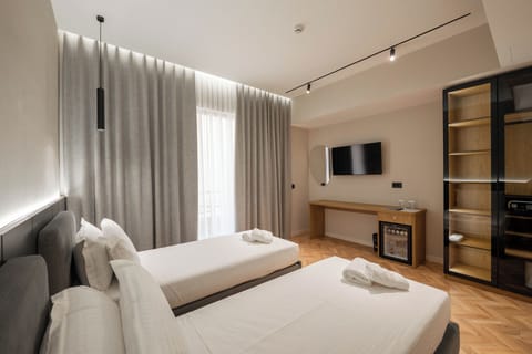 Deluxe Twin Room, Balcony | Minibar, desk, soundproofing, free WiFi