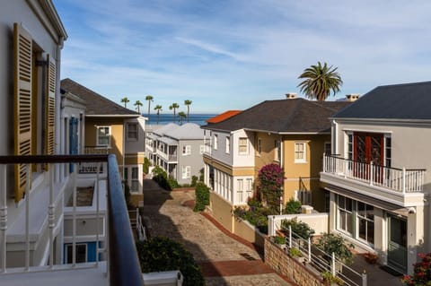 House | 2 bedrooms, desk