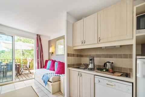 House 6 people - 2 bedrooms - Large Terrace | Private kitchen | Fridge, microwave, stovetop, dishwasher