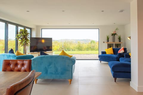 House, Garden View | Living area | Flat-screen TV