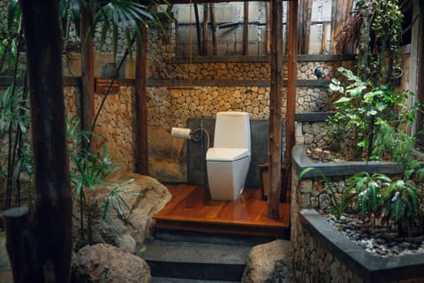 Villa 5 | Bathroom | Shower, towels