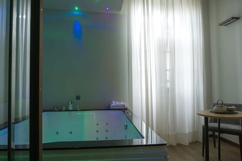 Luxury Suite | In-room safe, desk, free WiFi