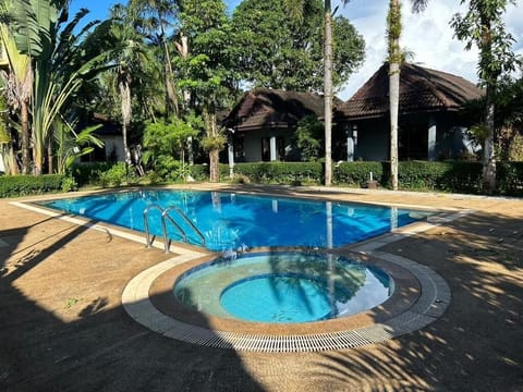 Standard Bungalow with Pool View | Free WiFi