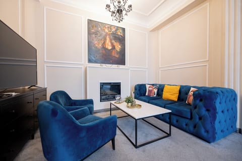 Royal Studio Suite, City View | Living area | Smart TV