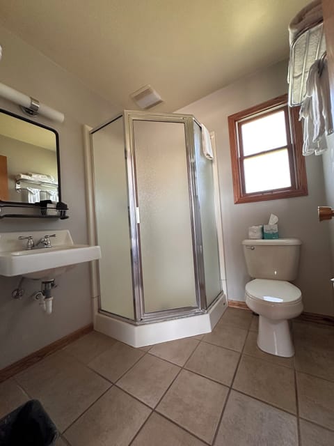 Basic Double Room | Bathroom | Hair dryer, towels, soap, shampoo