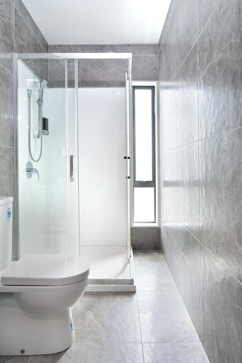 Economy Twin Room, 1 Bedroom | Bathroom | Hair dryer, towels, soap, shampoo