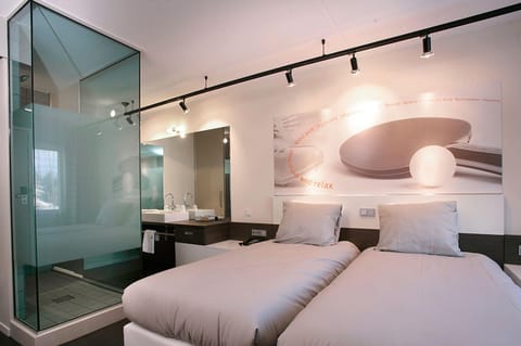 Junior Suite | In-room safe, iron/ironing board, free WiFi, bed sheets