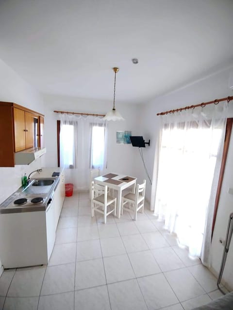 Captain Michalis 1 | Living area | 15-cm LCD TV with cable channels