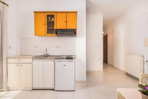 Captain Michalis 2 | Living area | 15-cm LCD TV with cable channels