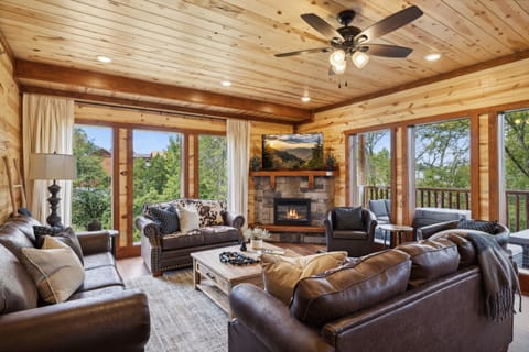 Cabin, 6 Bedrooms | Living area | Smart TV