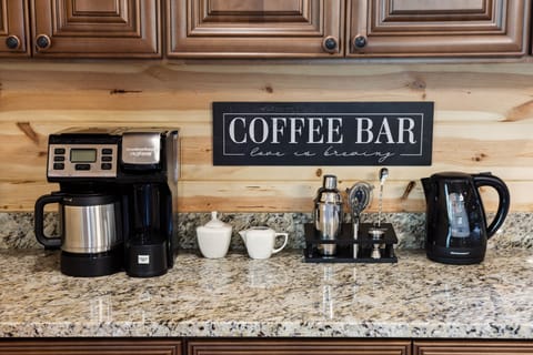 Cabin, 6 Bedrooms | Coffee and/or coffee maker