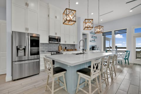 House, 3 Bedrooms | Private kitchen | Coffee/tea maker, fridge, oven, toaster