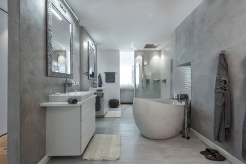 Studio Suite | Bathroom | Separate tub and shower, deep soaking tub, hair dryer, bidet