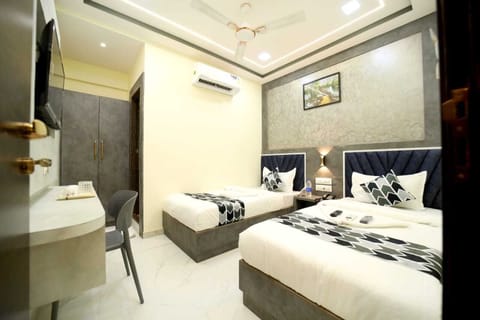 Deluxe Triple Room, City View | In-room safe, free WiFi, bed sheets
