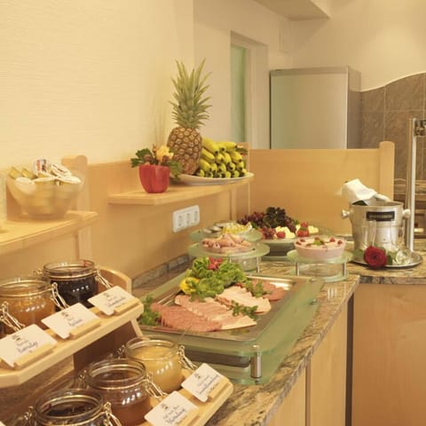 Daily buffet breakfast for a fee