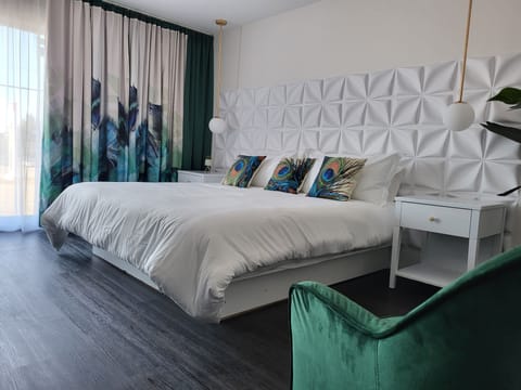 Chambre Orange | Blackout drapes, soundproofing, free WiFi
