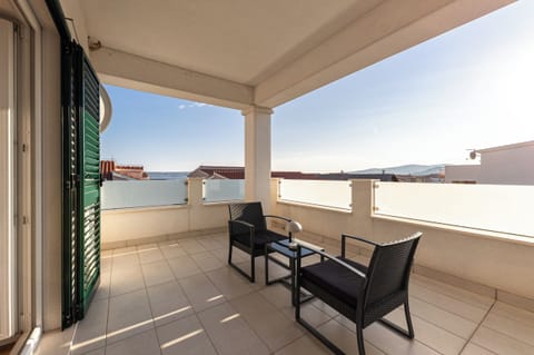 Apartment | Terrace/patio