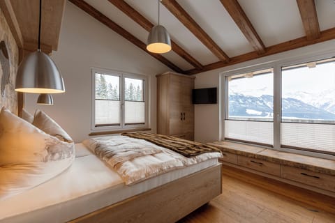 Premium Penthouse, Mountain View | Individually decorated, individually furnished, free WiFi, bed sheets