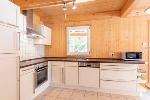 Ferienhaus # 140  mit 4 Schlafzimmern & Sauna | Free WiFi