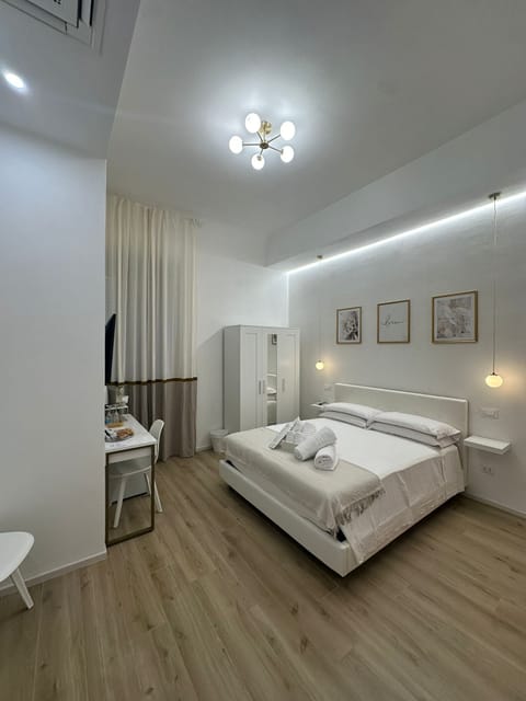 Superior Double or Twin Room, 1 Queen Bed, Non Smoking, Private Bathroom | In-room safe, desk, laptop workspace, soundproofing