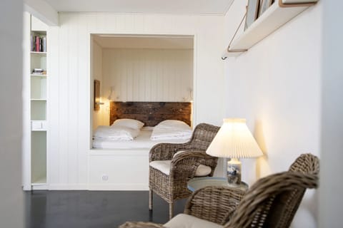 Family Studio, Bay View | Individually decorated, individually furnished, desk, free WiFi