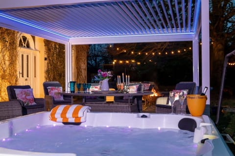 House | 8 bedrooms, high-speed internet