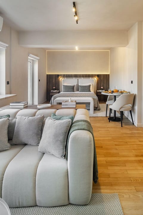 Studio | Living area | Flat-screen TV