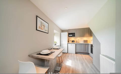 House | 1 bedroom, desk