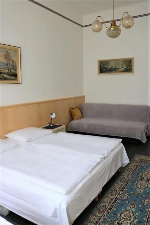 Comfort Double Room | Desk, soundproofing, free WiFi