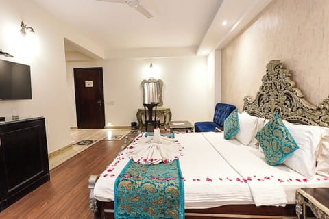 Superior Double Room | Laptop workspace, soundproofing, iron/ironing board, free WiFi