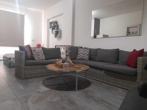 Apartment, 1 Bedroom, Accessible, Smoking | Lounge