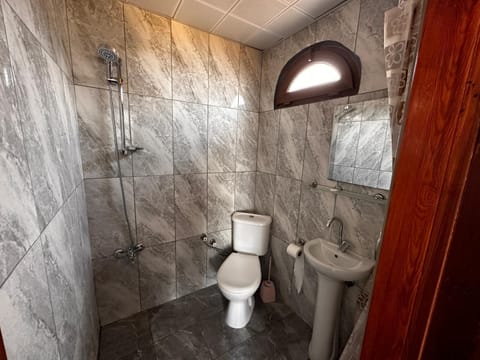 Classic Room, Balcony, Partial Sea View | Bathroom | Shower, free toiletries, hair dryer, towels