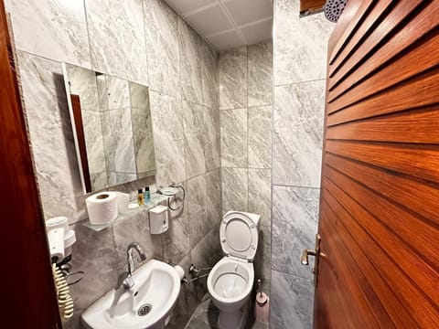 Classic Room, Balcony, Partial Sea View | Bathroom | Shower, free toiletries, hair dryer, towels