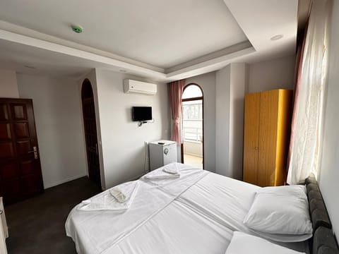 Classic Room, Balcony, Partial Sea View