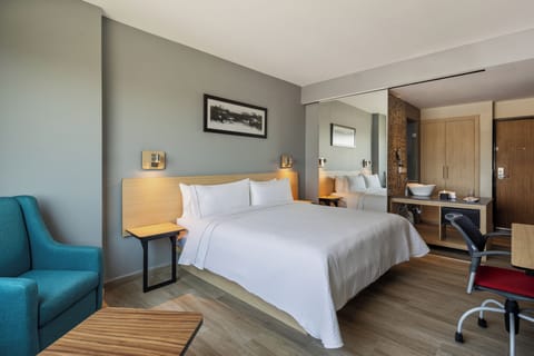 Superior Room, 1 King Bed | In-room safe, desk, laptop workspace, blackout drapes