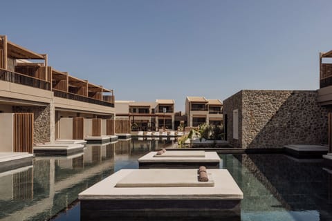 4 outdoor pools, open 10:00 AM to 6:00 PM, pool umbrellas, sun loungers