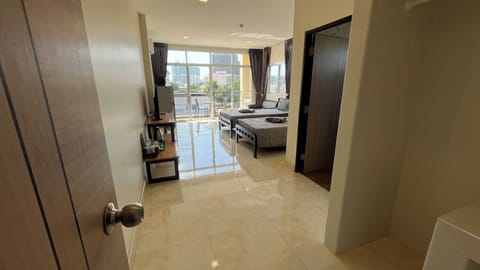 Standard Twin Room | Premium bedding, down comforters, in-room safe, laptop workspace