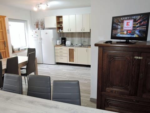 House | Private kitchen | Electric kettle, toaster, highchair