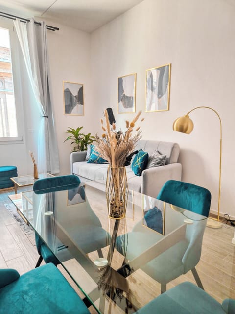 Luxury Suite | Living area | Smart TV