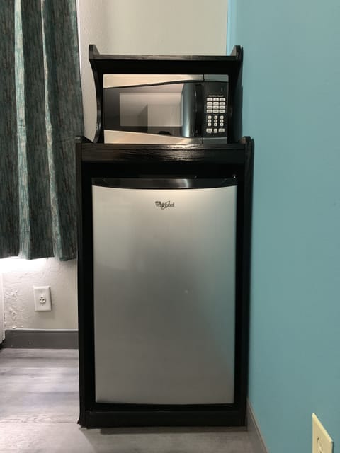 Desk, laptop workspace, free WiFi, bed sheets