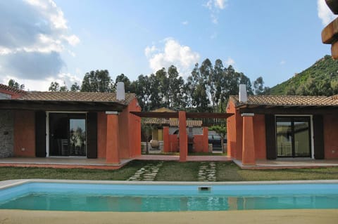 Bungalow | Pool | Outdoor pool