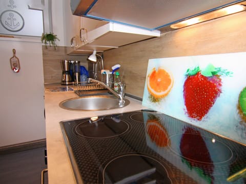 Apartment | Private kitchen | Electric kettle, toaster