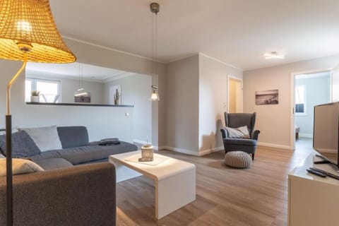 Apartment | Living area | Fireplace