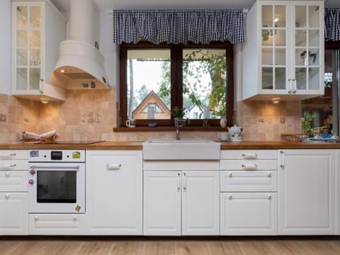 Apartment | Private kitchen | Electric kettle, toaster, highchair